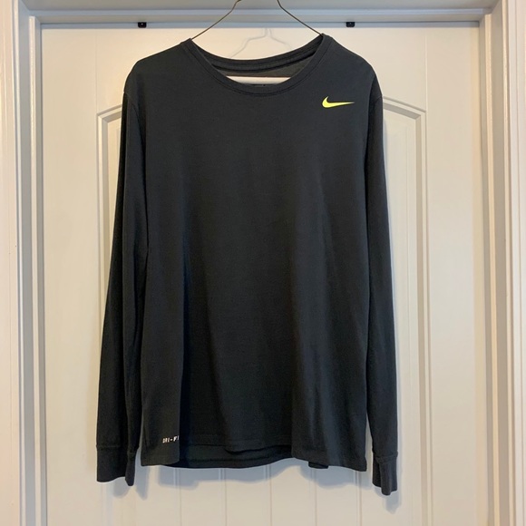 Nike men’s long-sleeve training top - Picture 4 of 8